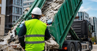 Вывоз строительного мусора в Севастополе: услуги лицензированной компании — ПроМусор